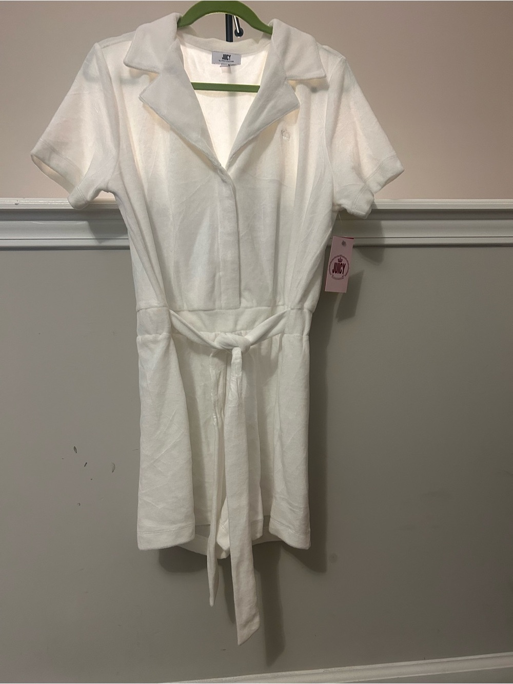 Juicy Couture White Top with Pink Logo Tag